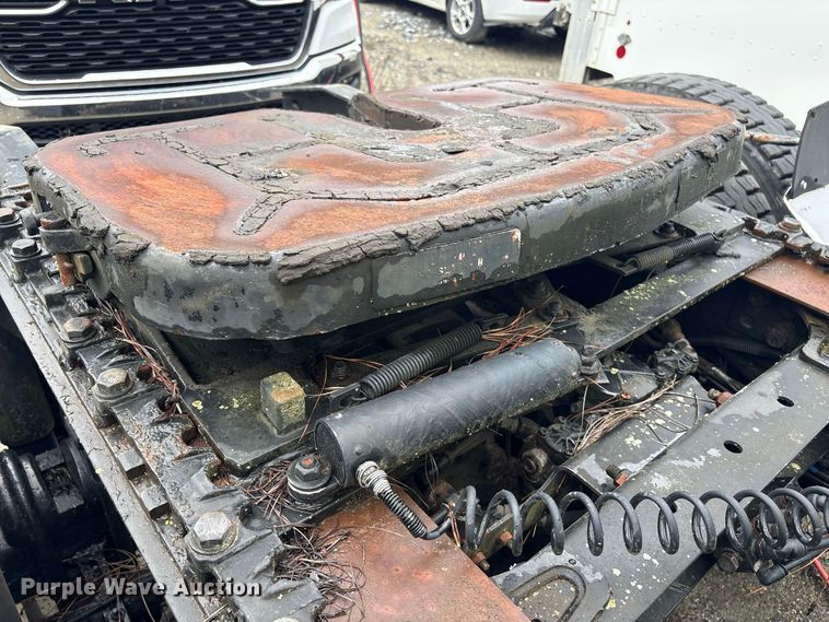 image for item YA1513 2010 Freightliner CST120 semi truck