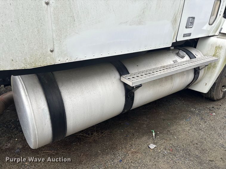 image for item YA1513 2010 Freightliner CST120 semi truck
