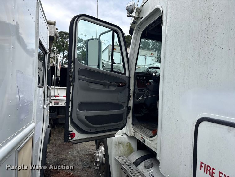 image for item YA1513 2010 Freightliner CST120 semi truck