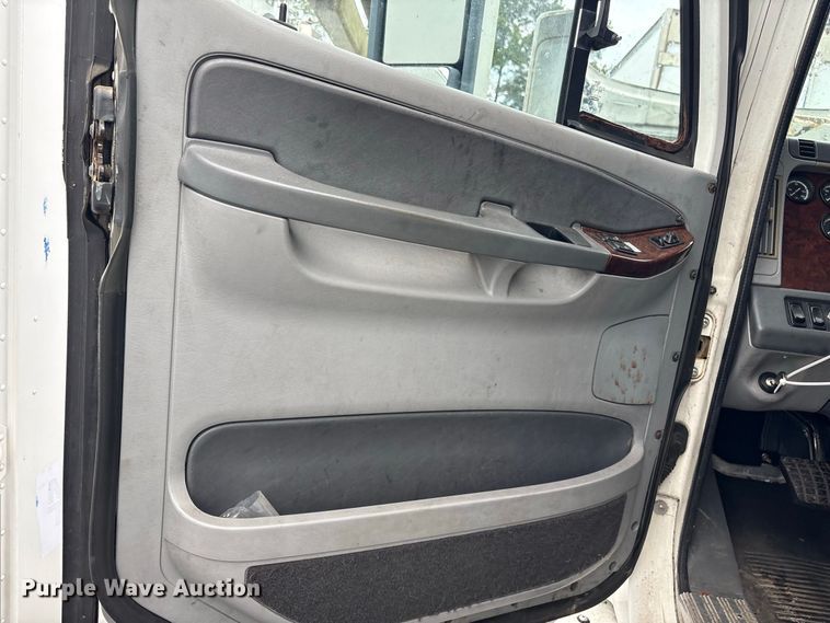 image for item YA1513 2010 Freightliner CST120 semi truck