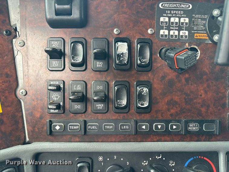 image for item YA1513 2010 Freightliner CST120 semi truck
