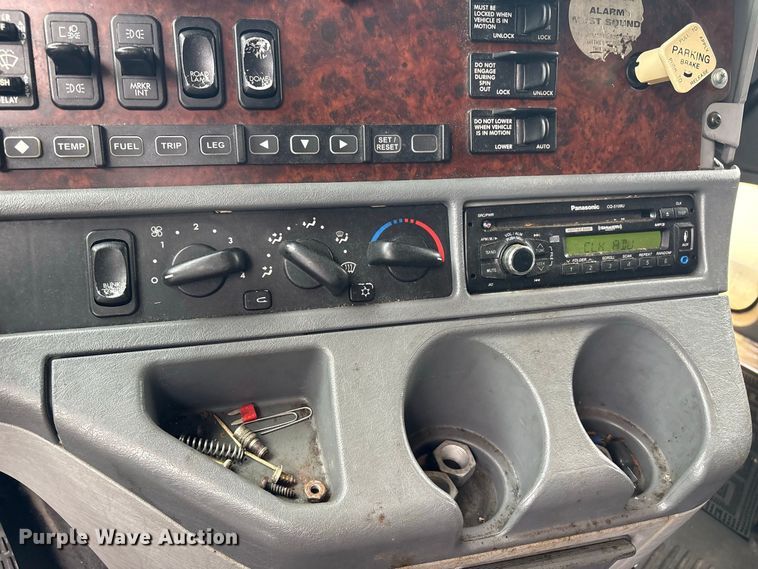 image for item YA1513 2010 Freightliner CST120 semi truck