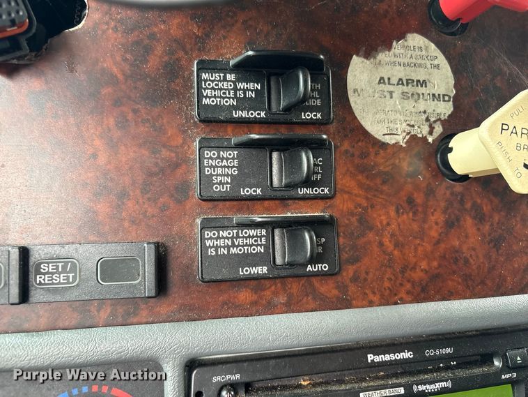 image for item YA1513 2010 Freightliner CST120 semi truck