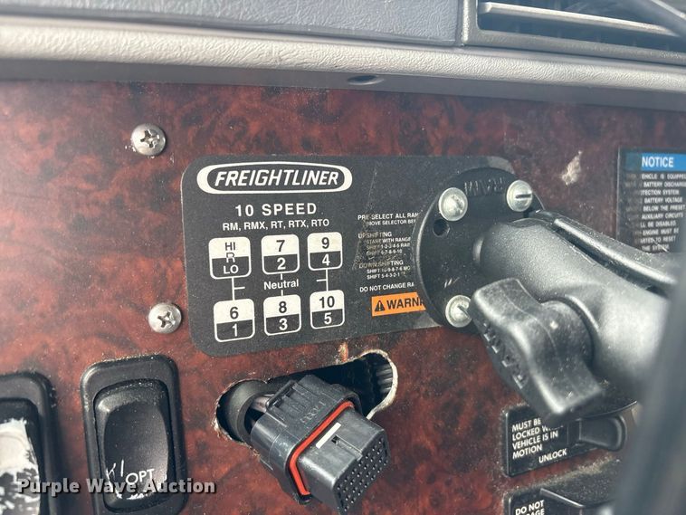 image for item YA1513 2010 Freightliner CST120 semi truck