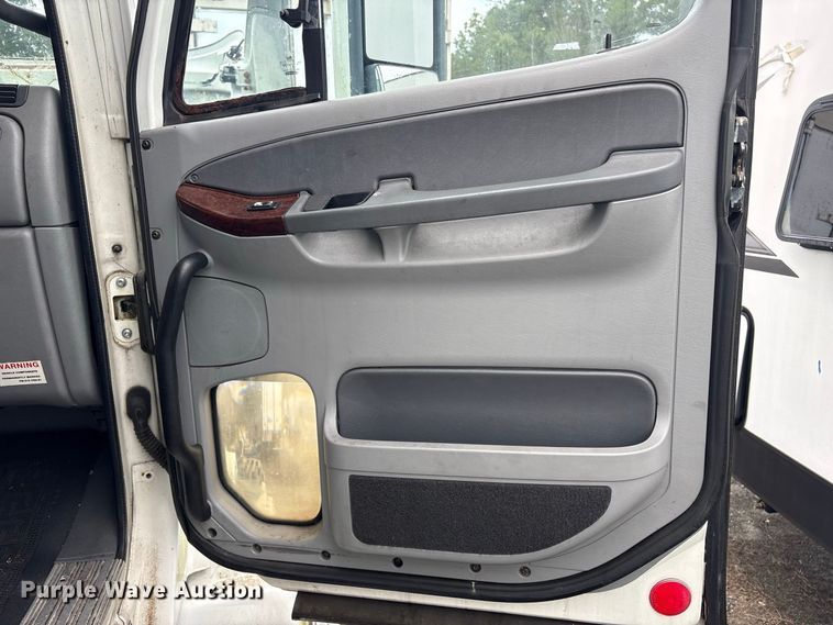 image for item YA1513 2010 Freightliner CST120 semi truck