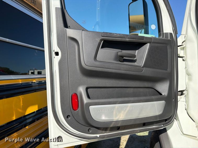 image for item YA2098 2026 Western Star 47X truck cab and chassis