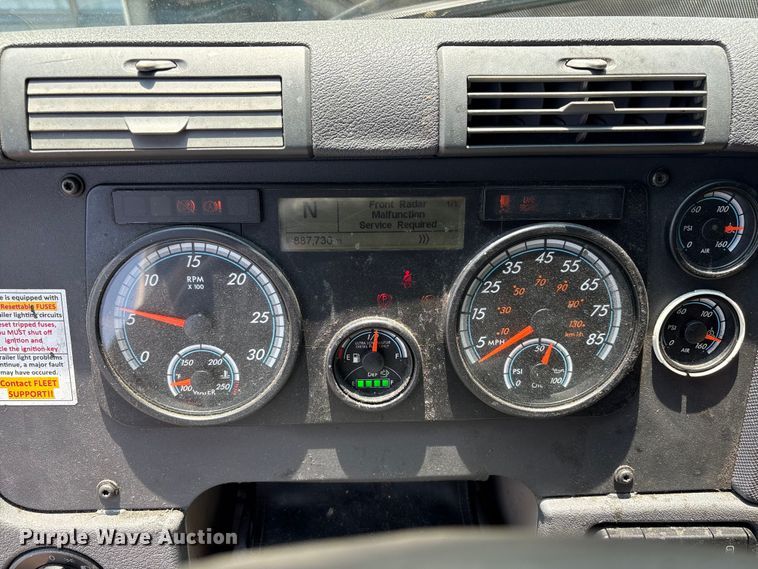 image for item YA2544 2018 Freightliner Cascadia semi truck