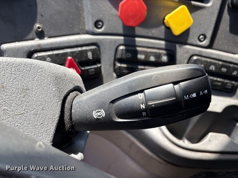 image for item YA2544 2018 Freightliner Cascadia semi truck