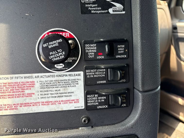 image for item YA2544 2018 Freightliner Cascadia semi truck