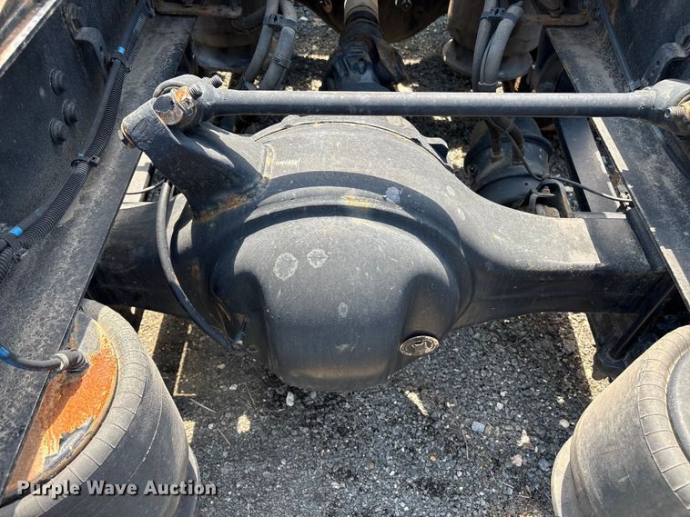 image for item YA2544 2018 Freightliner Cascadia semi truck