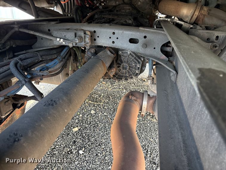 image for item YA2544 2018 Freightliner Cascadia semi truck