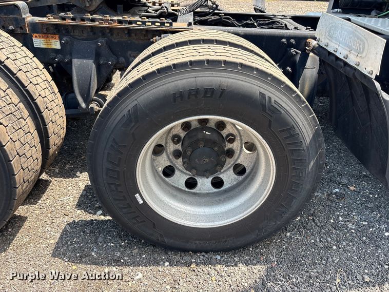 image for item YA2544 2018 Freightliner Cascadia semi truck