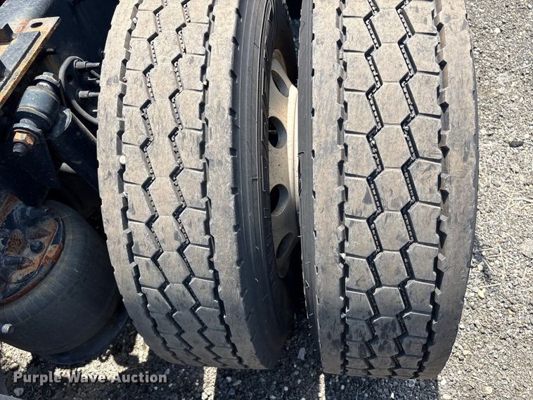 image for item YA2544 2018 Freightliner Cascadia semi truck