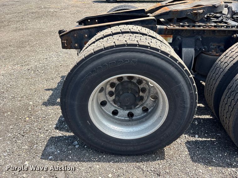 image for item YA2544 2018 Freightliner Cascadia semi truck