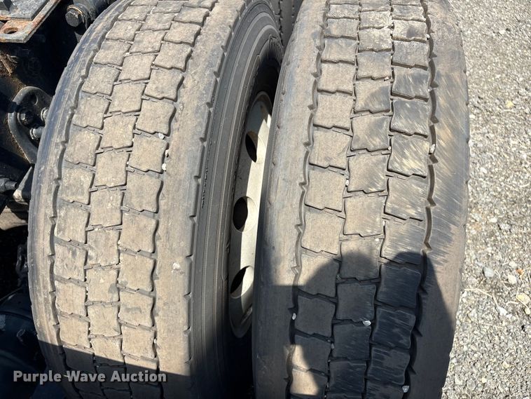 image for item YA2544 2018 Freightliner Cascadia semi truck