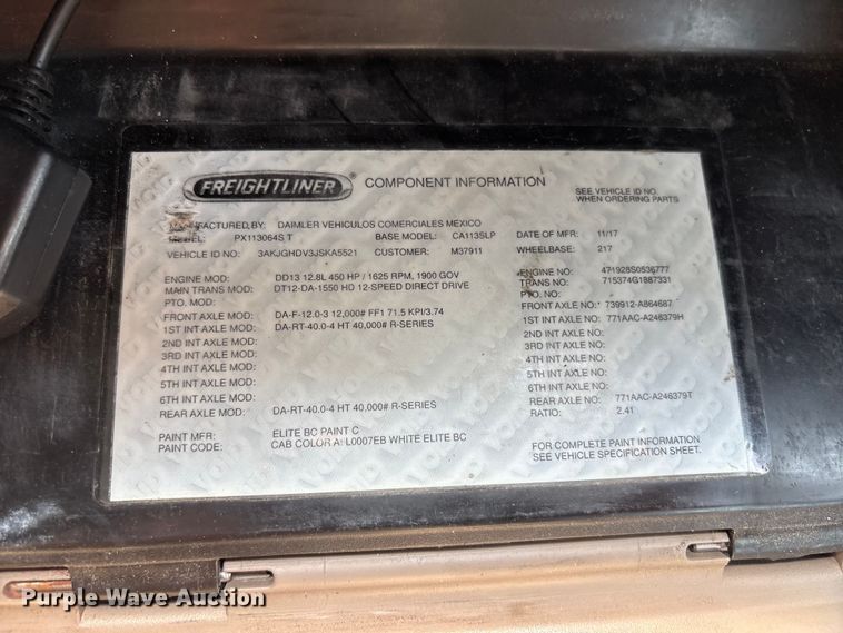 image for item YA2544 2018 Freightliner Cascadia semi truck