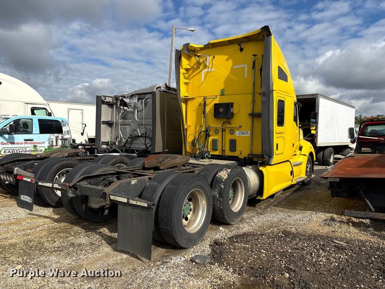 image for item YA2660 2019 Kenworth T680 semi truck