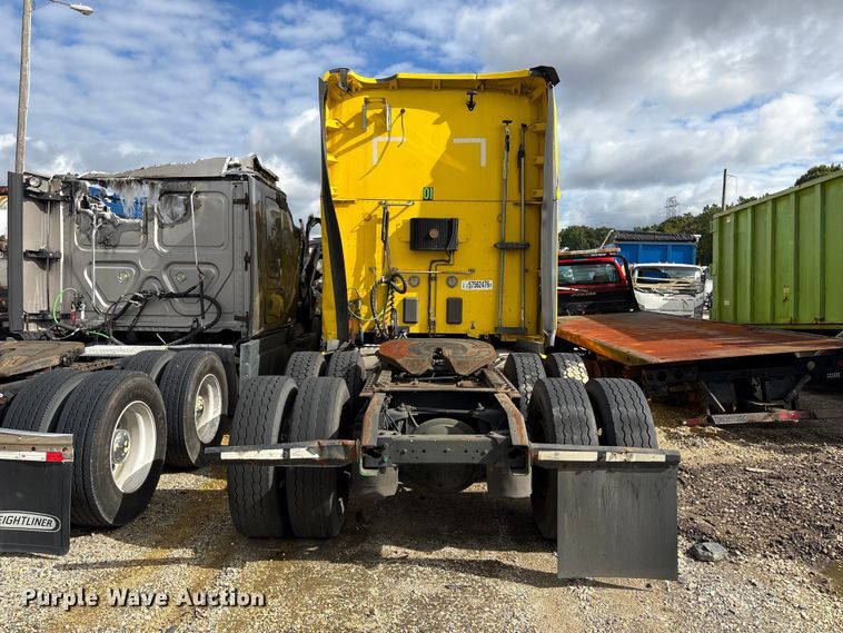 image for item YA2660 2019 Kenworth T680 semi truck