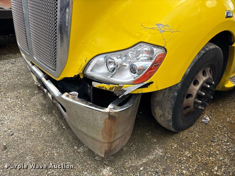 image for item YA2660 2019 Kenworth T680 semi truck