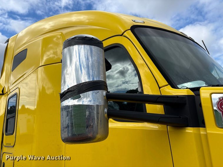 image for item YA2660 2019 Kenworth T680 semi truck