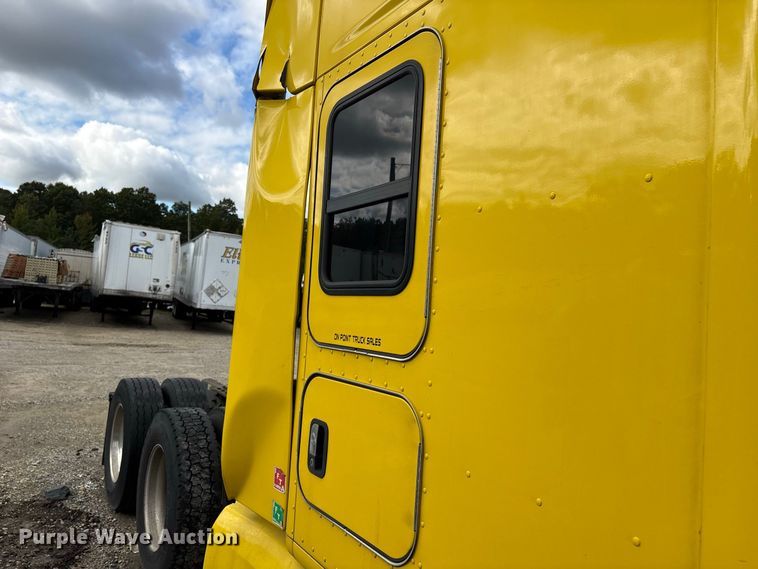 image for item YA2660 2019 Kenworth T680 semi truck