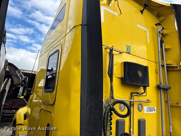 image for item YA2660 2019 Kenworth T680 semi truck