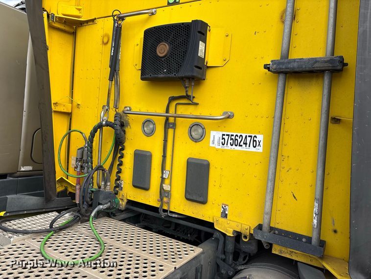 image for item YA2660 2019 Kenworth T680 semi truck