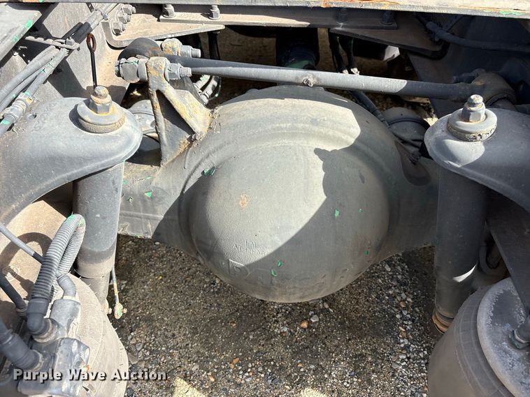 image for item YA2660 2019 Kenworth T680 semi truck