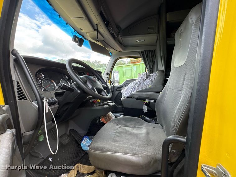image for item YA2660 2019 Kenworth T680 semi truck