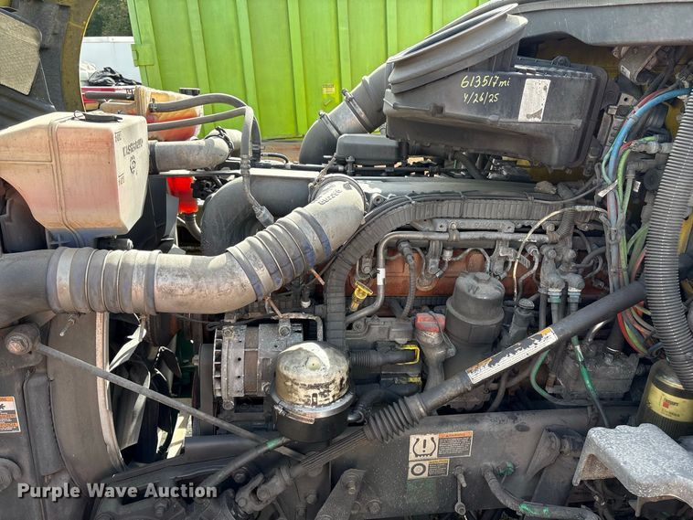 image for item YA2660 2019 Kenworth T680 semi truck