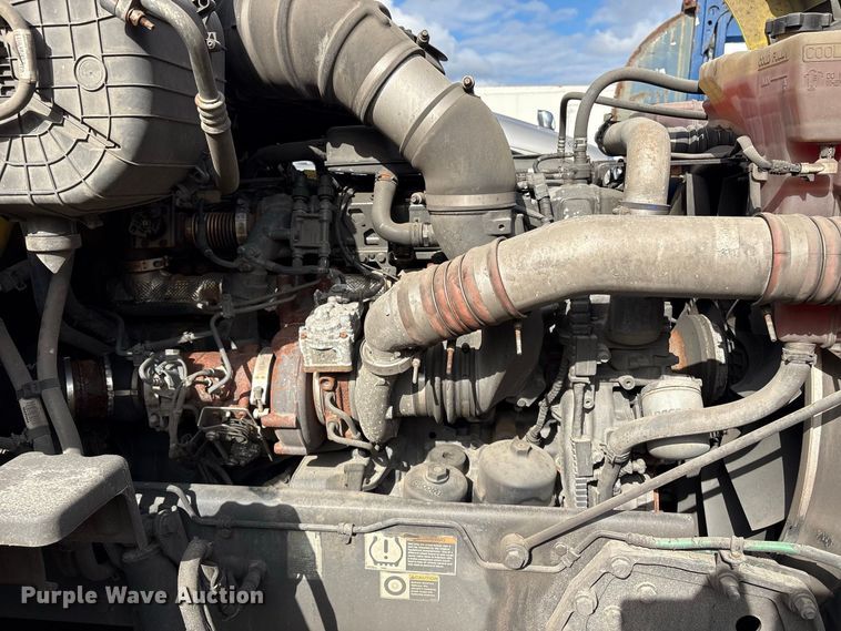 image for item YA2660 2019 Kenworth T680 semi truck
