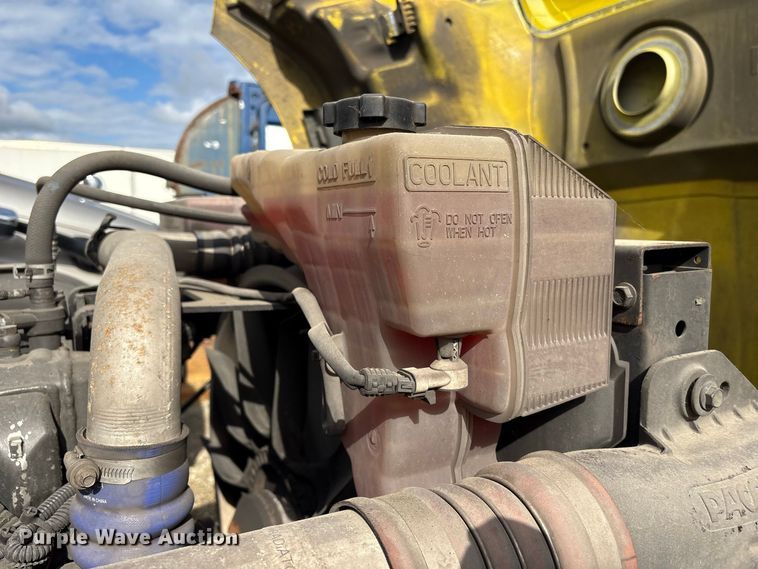 image for item YA2660 2019 Kenworth T680 semi truck