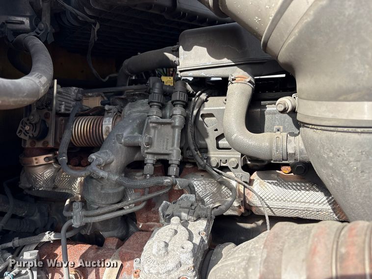 image for item YA2660 2019 Kenworth T680 semi truck