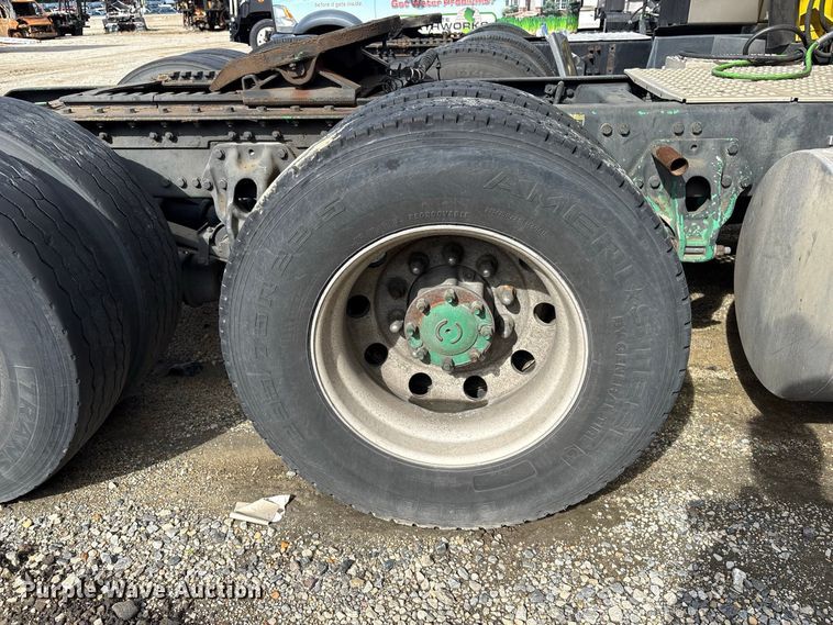image for item YA2660 2019 Kenworth T680 semi truck