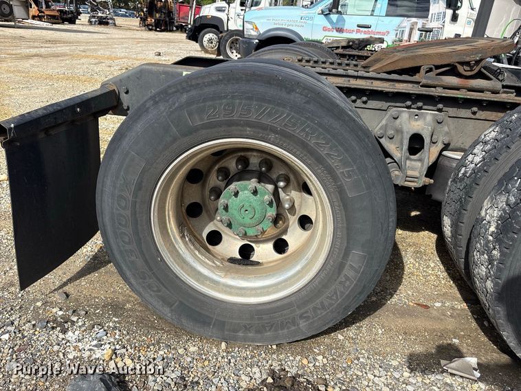 image for item YA2660 2019 Kenworth T680 semi truck