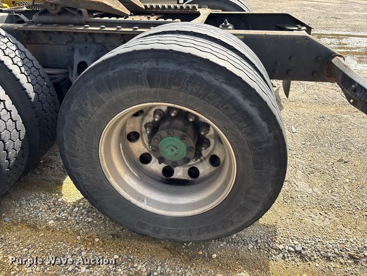 image for item YA2660 2019 Kenworth T680 semi truck