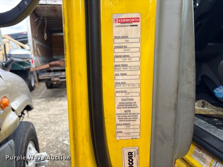 image for item YA2660 2019 Kenworth T680 semi truck