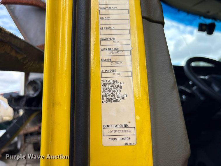image for item YA2660 2019 Kenworth T680 semi truck