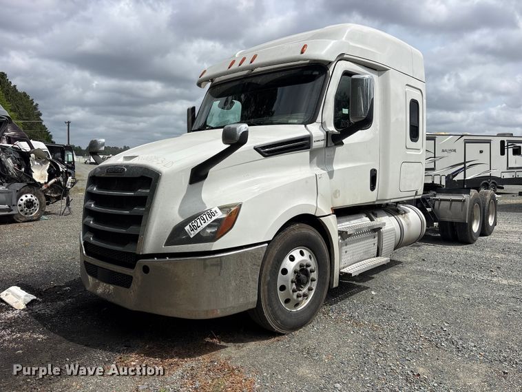 image for item YA2869 2020 Freightliner Cascadia semi truck