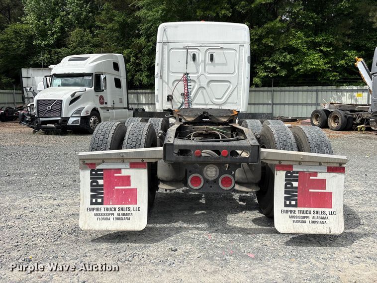 image for item YA2869 2020 Freightliner Cascadia semi truck