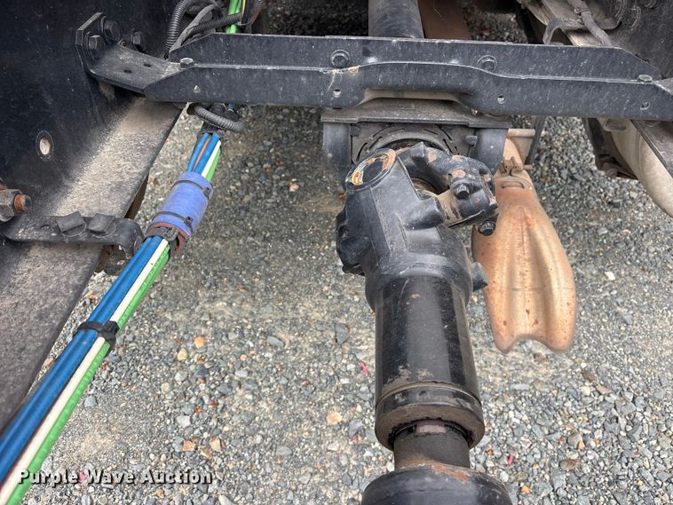 image for item YA2869 2020 Freightliner Cascadia semi truck