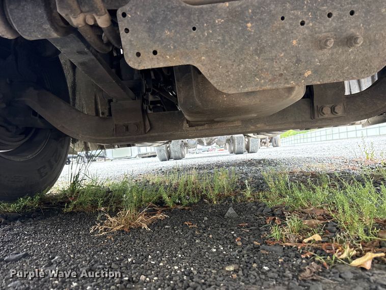 image for item YA2869 2020 Freightliner Cascadia semi truck