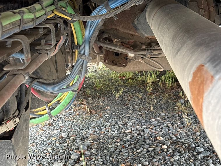 image for item YA2869 2020 Freightliner Cascadia semi truck