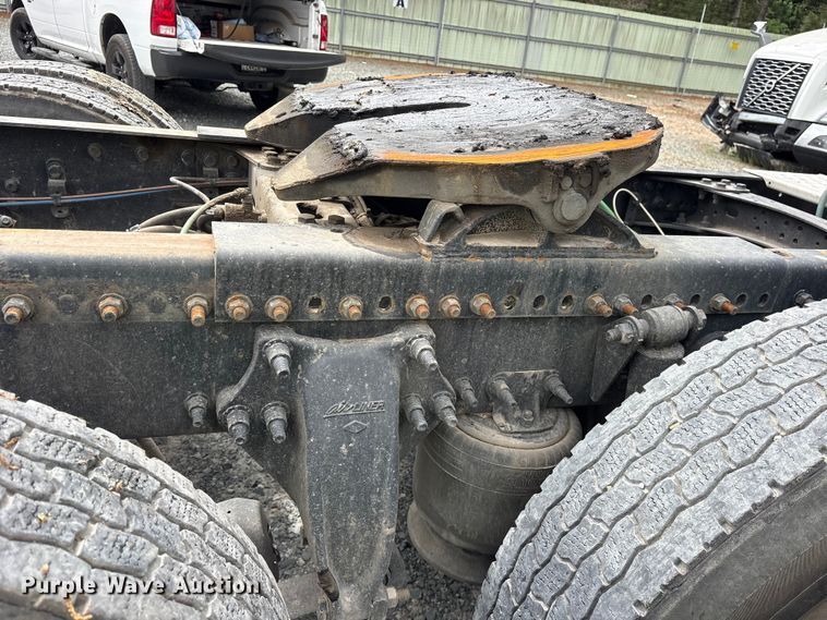 image for item YA2869 2020 Freightliner Cascadia semi truck