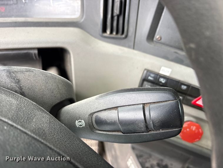 image for item YA2869 2020 Freightliner Cascadia semi truck