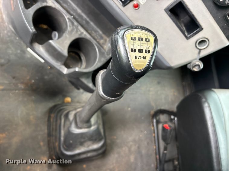 image for item YA2869 2020 Freightliner Cascadia semi truck
