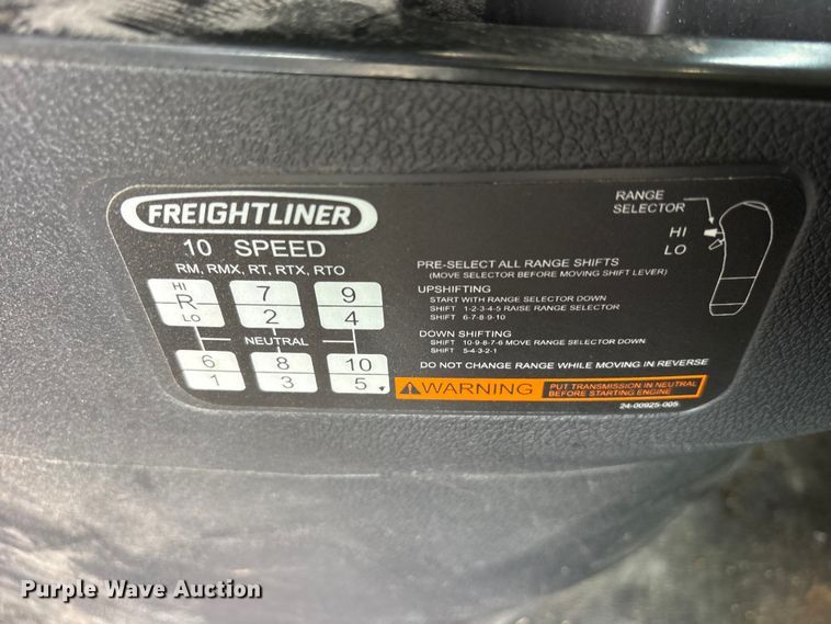 image for item YA2869 2020 Freightliner Cascadia semi truck