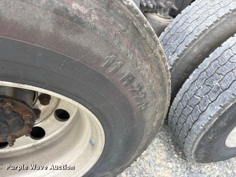 image for item YA2869 2020 Freightliner Cascadia semi truck