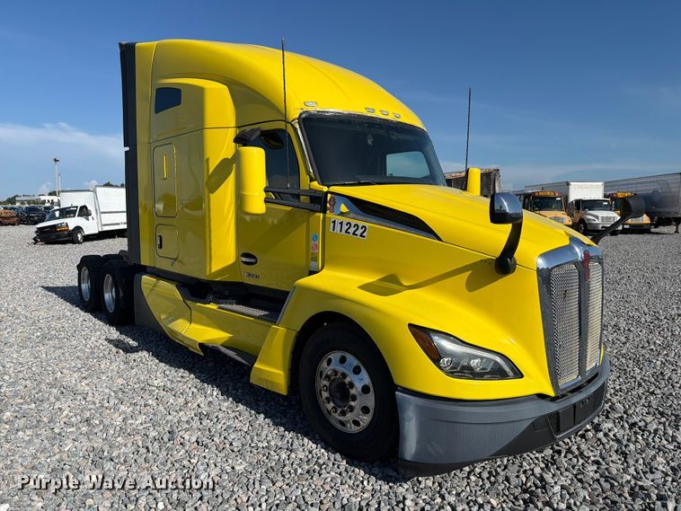 image for item YA2929 2023 Kenworth T680 semi truck