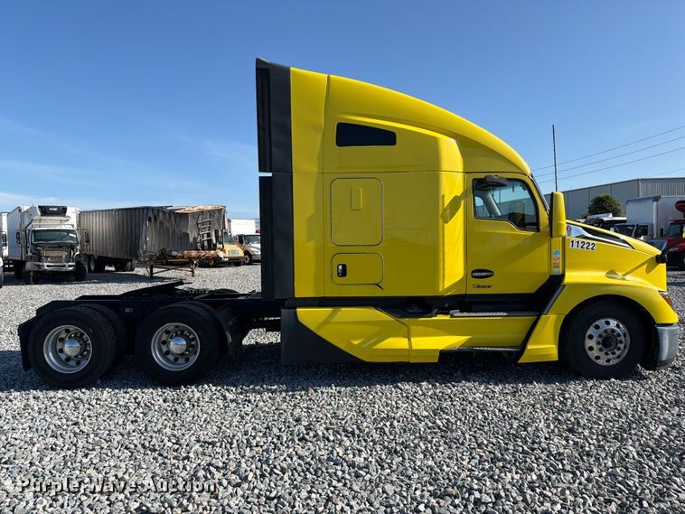 image for item YA2929 2023 Kenworth T680 semi truck